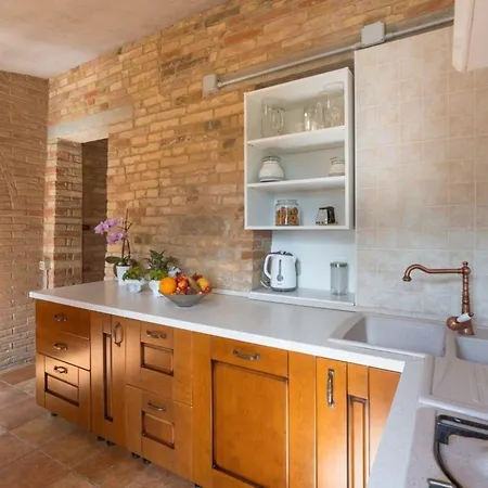 Ferienhaus Mit Privatpool Fuer 12 Personen Ca 350 M In Loro Piceno, Marken Provinz Macerata Loro Piceno