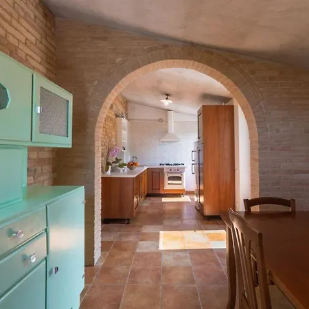 Сasa de vacaciones Ferienhaus Mit Privatpool Fuer 12 Personen Ca 350 M In Loro Piceno, Marken Provinz Macerata