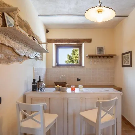 Ferienhaus Mit Privatpool Fuer 12 Personen Ca 350 M In Loro Piceno, Marken Provinz Macerata Hébergement de vacances Loro Piceno