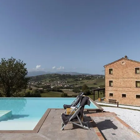 Ferienhaus Mit Privatpool Fuer 12 Personen Ca 350 M In Loro Piceno, Marken Provinz Macerata Сasa de vacaciones