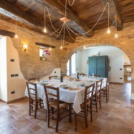 Hébergement de vacances Ferienhaus Mit Privatpool Fuer 12 Personen Ca 350 M In Loro Piceno, Marken Provinz Macerata
