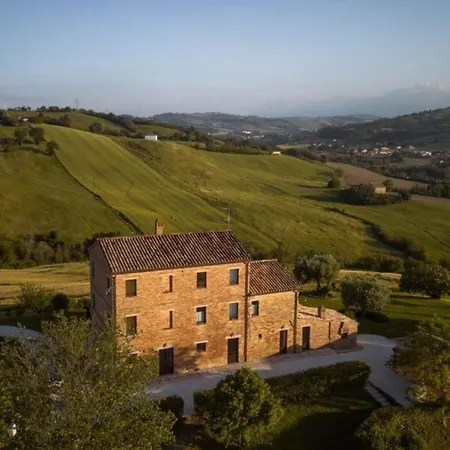 Hébergement de vacances Ferienhaus Mit Privatpool Fuer 12 Personen Ca 350 M In Loro Piceno, Marken Provinz Macerata *